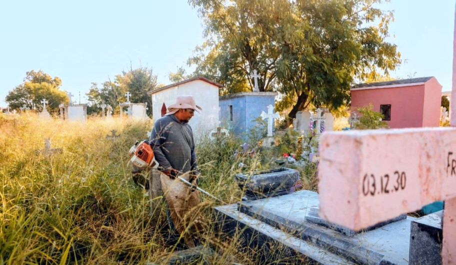 Garantizan limpieza y seguridad en los panteones para el Día de Muertos