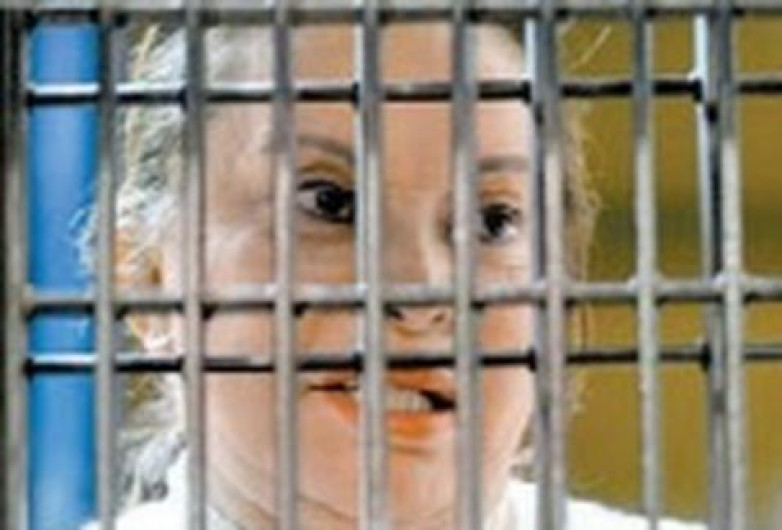 Determina juez que continúe el proceso contra Elba Esther