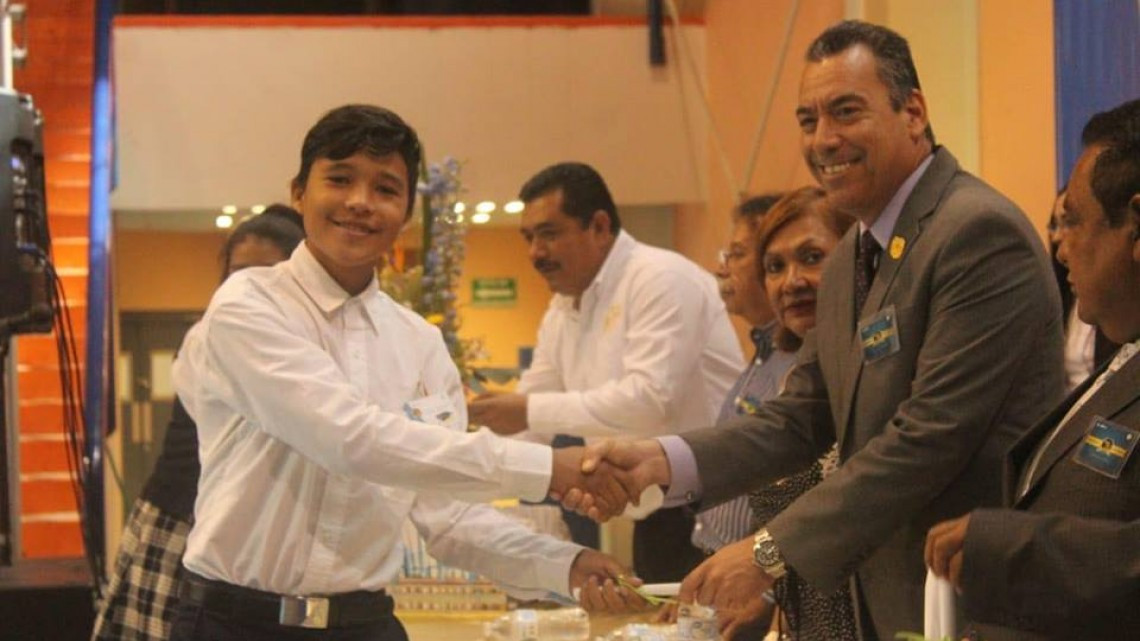 Celebran ceremonias de graduación de la Telesecundarias