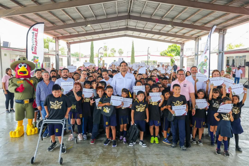 Reconoció Carlos Peña Ortiz a Guardianes del Orden en la Escuela Primaria Francisco Javier Mina 