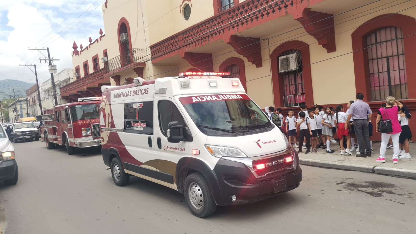Dos heridos provoca flamazo en tanque de gas en escuela de Victoria