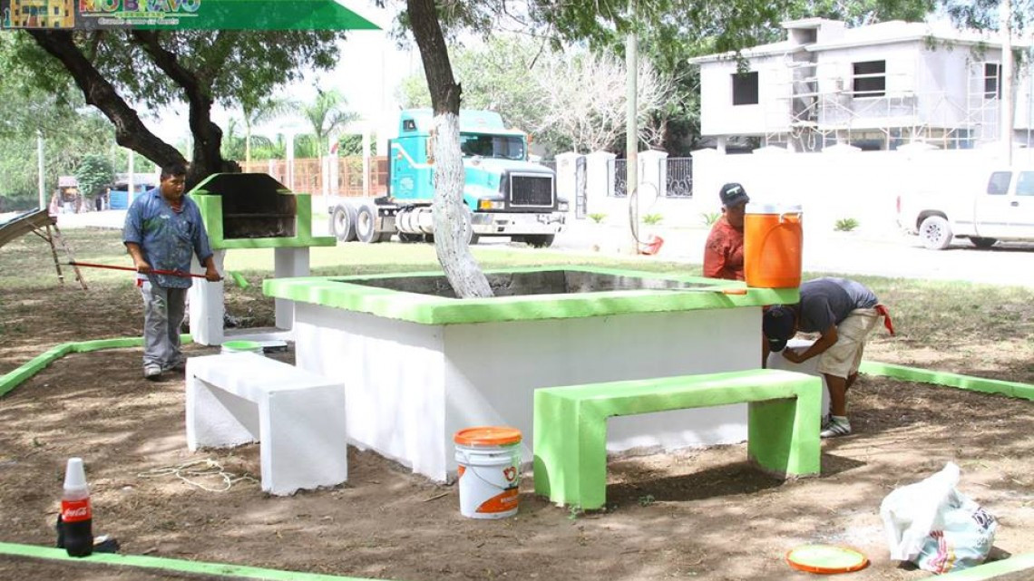 Dan mantenimiento a parque en colonia Hijos de Ejidatarios