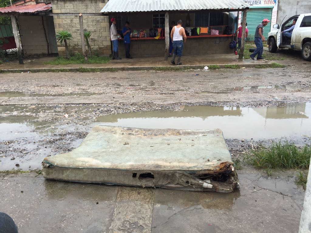 Familias pierden enseres domésticos por inundaciones