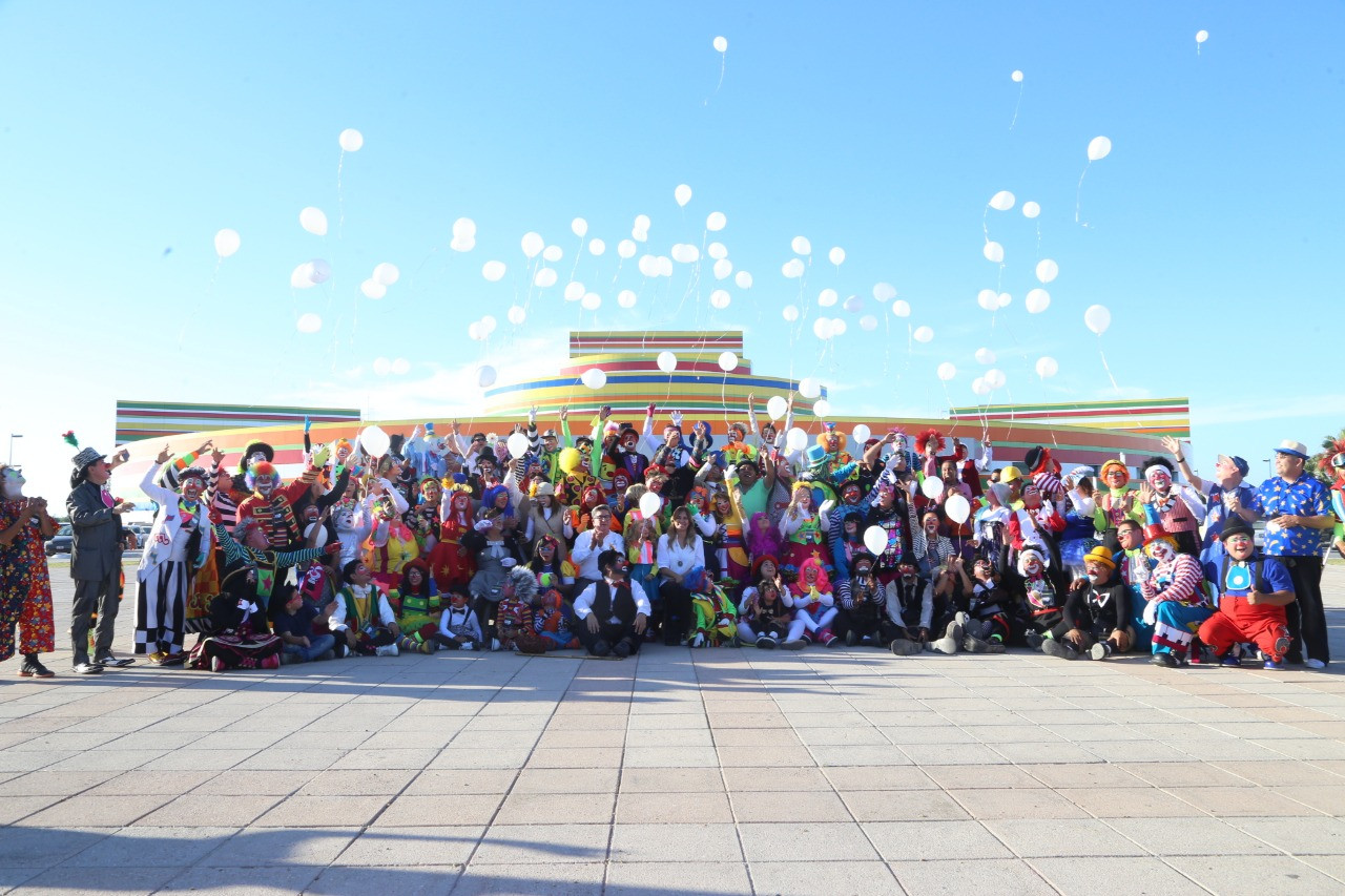 Payasos visitan y agradecen a alcaldesa