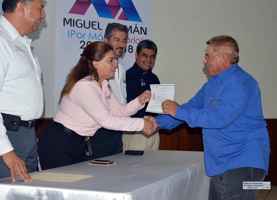 Entrega ITEA certificados de primaria y secundaria
