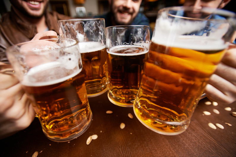 Alrededor de 62 litros es lo que mexicanos beben de cerveza al año