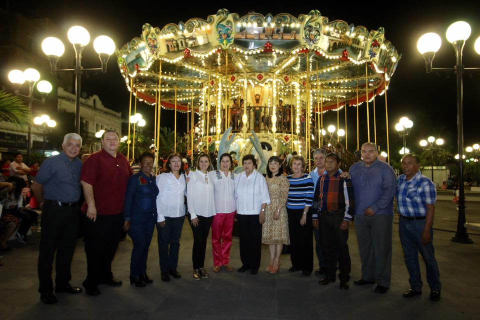 Inauguran espectacular Carrusel en Plaza Hijas