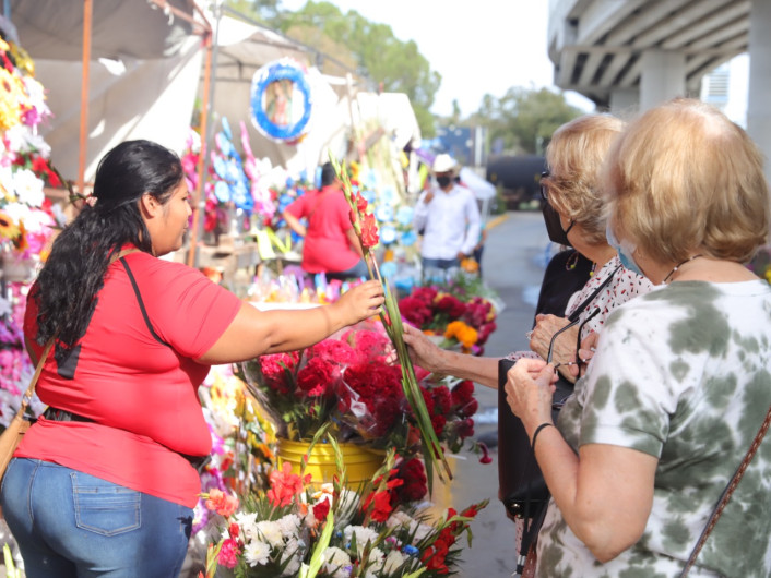 COMERCIANTES APROVECHAN DESCUENTOS EN LOS PERMISOS QUE OTORGA EL MUNICIPIO Y REACTIVAN LA ECONOMÍA