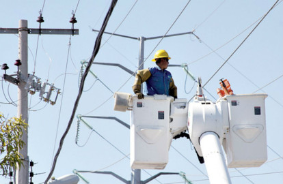 CFE preparada para atender contingencias tras el paso de 'Fernand'