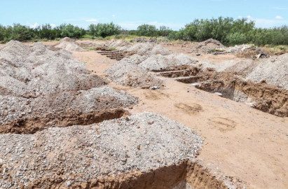 Dan mantenimiento y combustible a morgues móviles de Nuevo Laredo