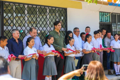 Inauguraron Alcalde Carlos Peña Ortiz, Alumnos, Maestros y padres de familia un aula educativa