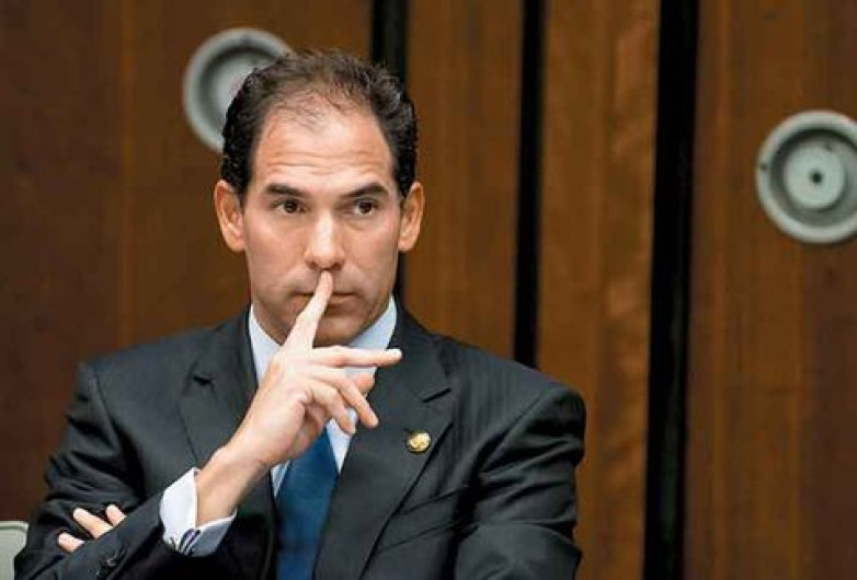 Pablo Escudero deja el Senado