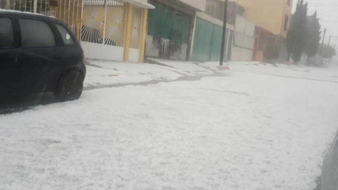 Habitantes de Tultitlan son sorprendidos por granizada 
