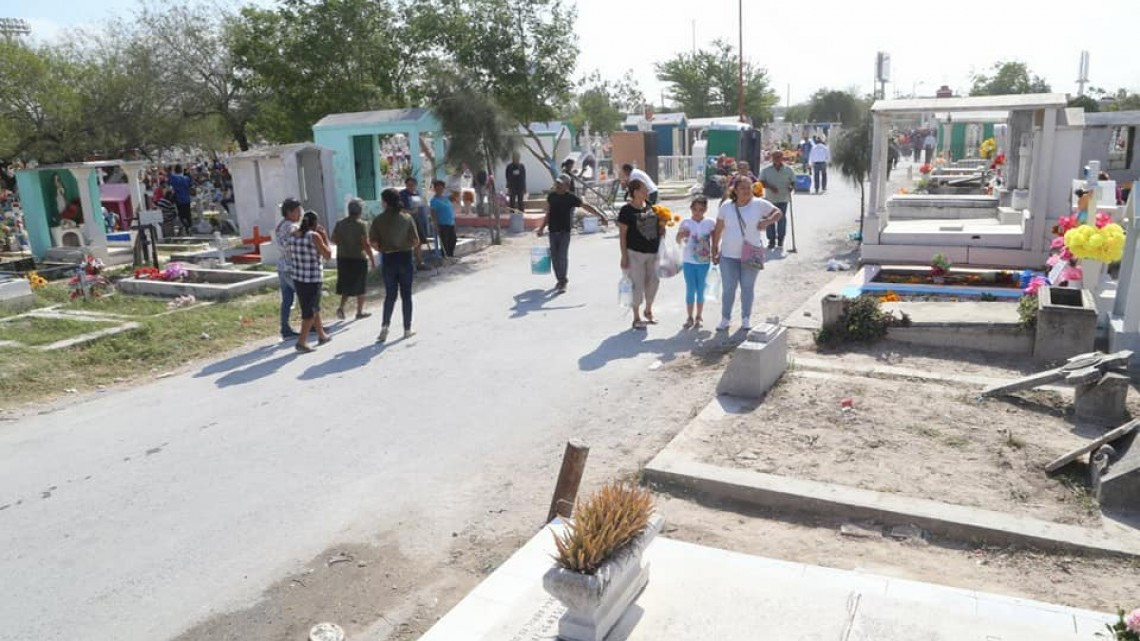 Alcaldesa realiza recorrido en cementerios