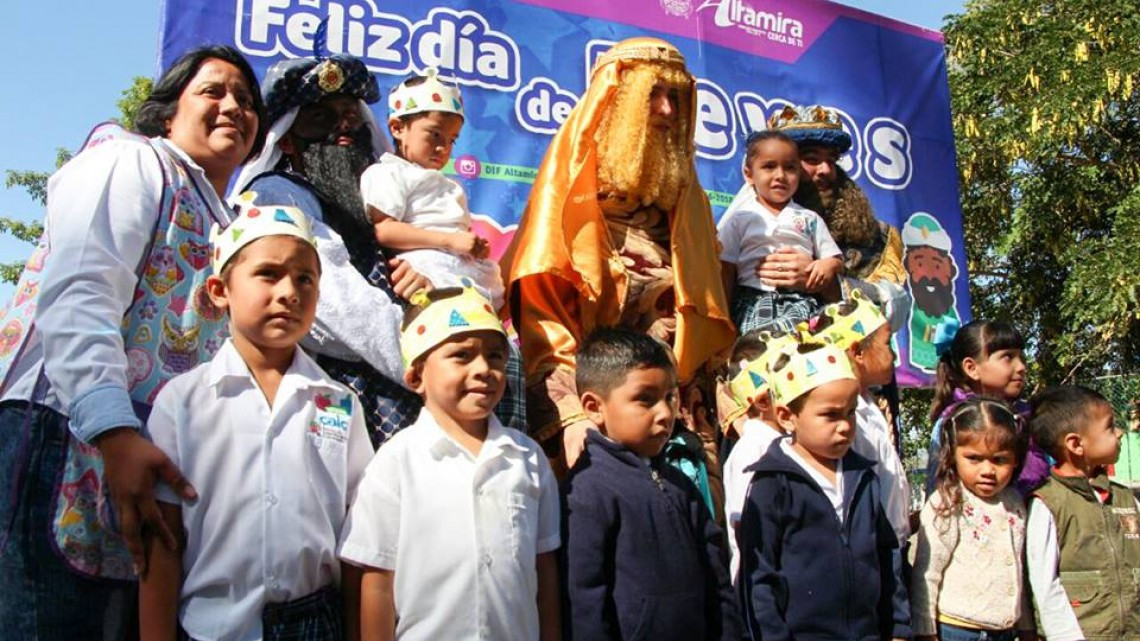 Reyes Magos visitan escuela primaria y CAIC