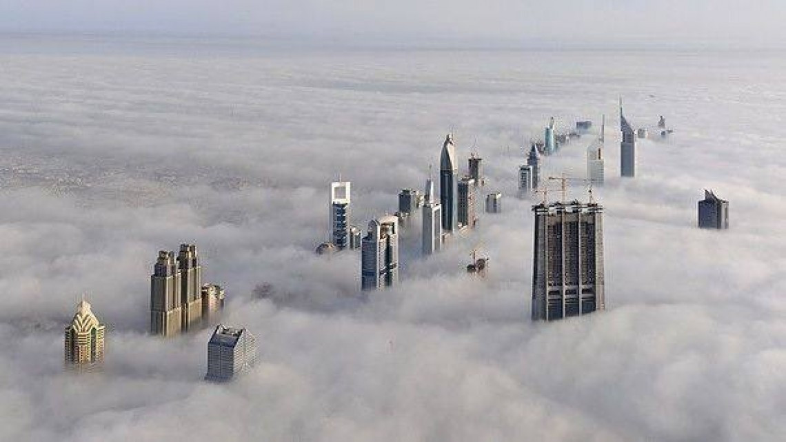 Los rascacielos sobre las nubes de Dubái