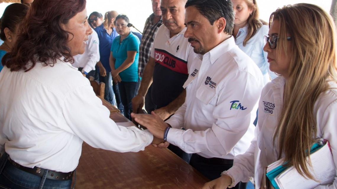 Anuncia apoyos para auténticos vendedores de Playa Miramar