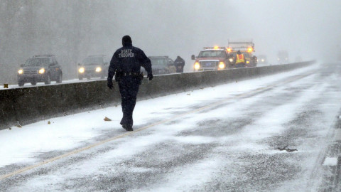 Tormenta invernal paraliza actividades en Texas
