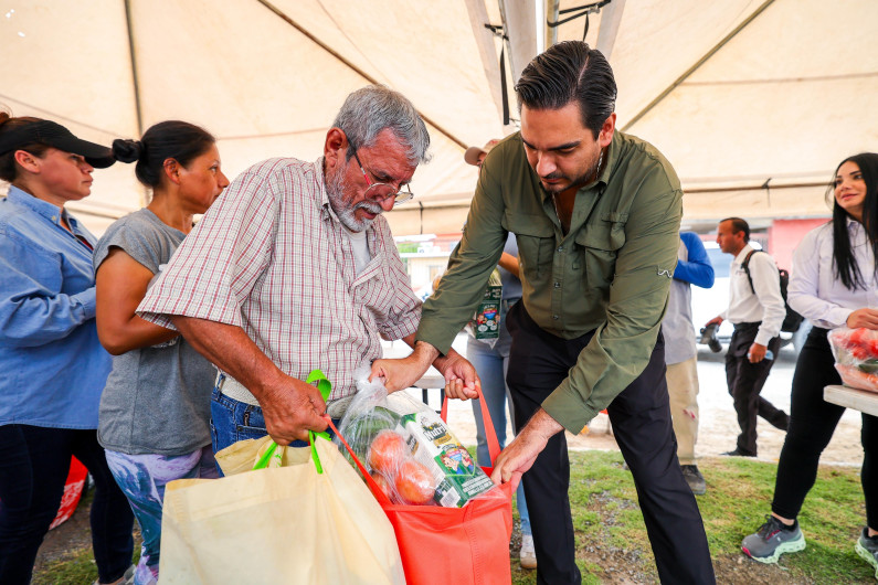Atendió Carlos Peña Ortiz a familias vulnerables en Reynosa
