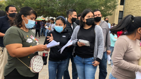 Neolaredenses buscan vacunar a menores contra COVID-19 en Nuevo Laredo 