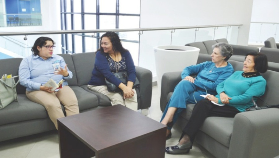 Analizan mujeres libro sobre ciencias ficción