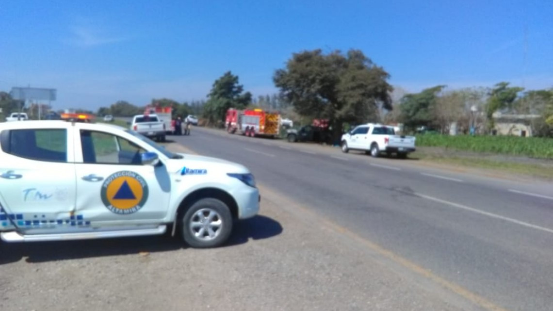Cierran temporalmente carretera federal por fuga de hidrocarburo