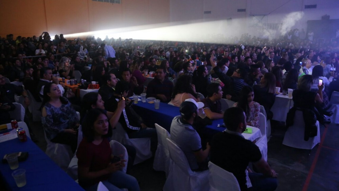 Corona Alcaldesa a Reyna de universitarios