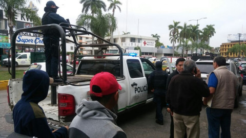 Desalojan a oferente que invadió local en mercado 18 de marzo de Madero