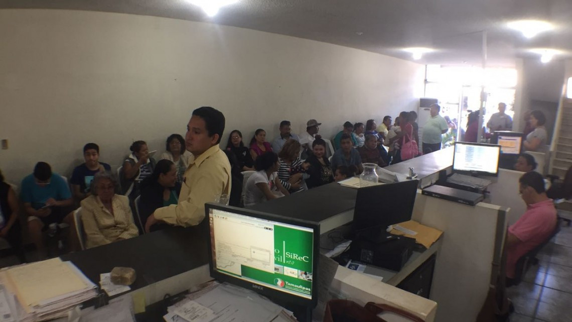 Melania se pone de moda en las oficinas del Registro Civil