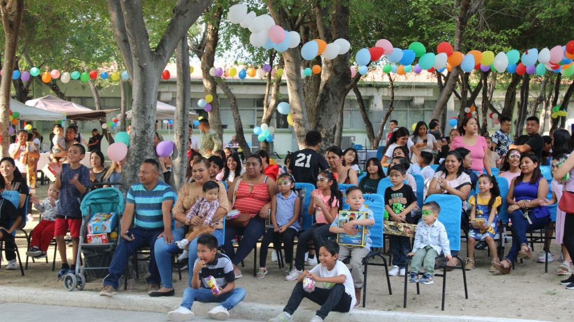 Tienen festejo muy militar