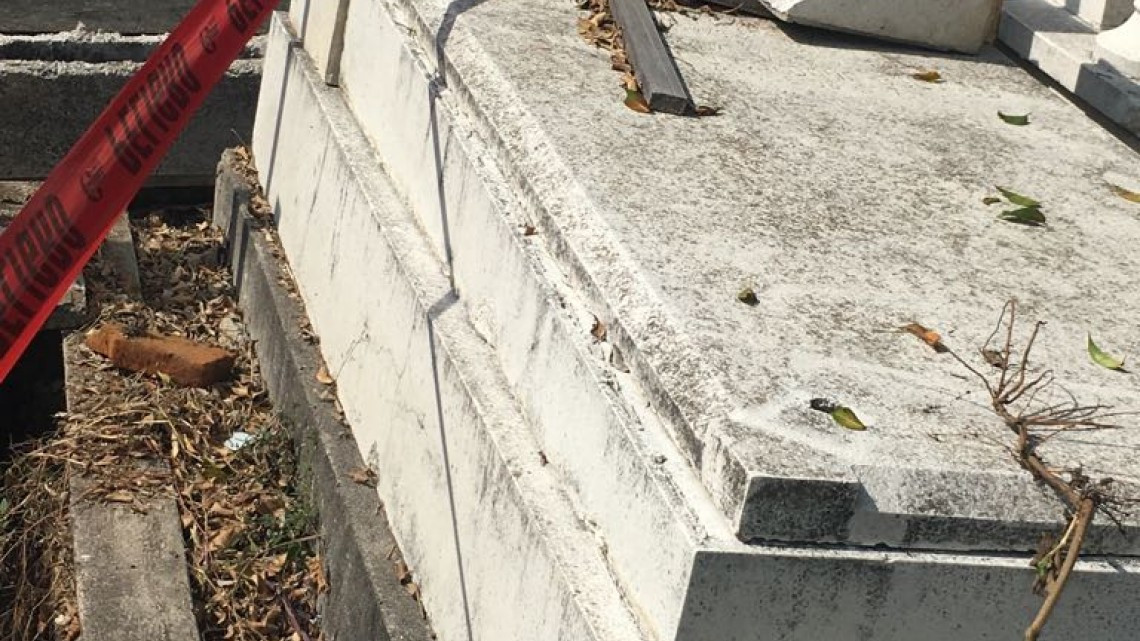 Al menos 200 tumbas sin mantenimiento en Cero Morelos