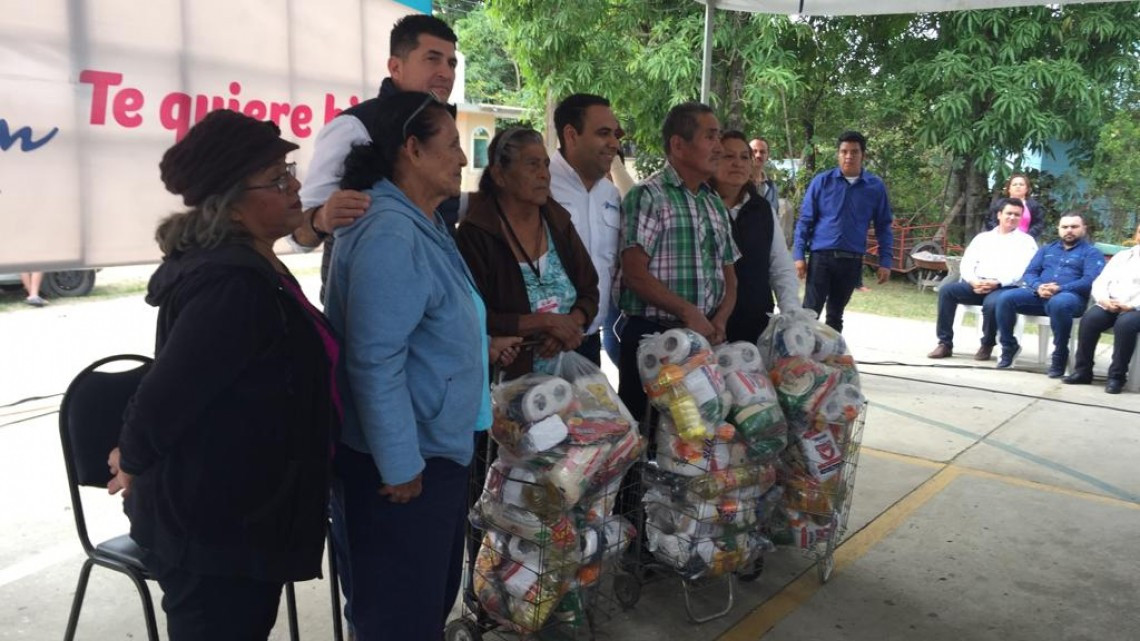 Entregan despensas a adultos mayores en Altamira
