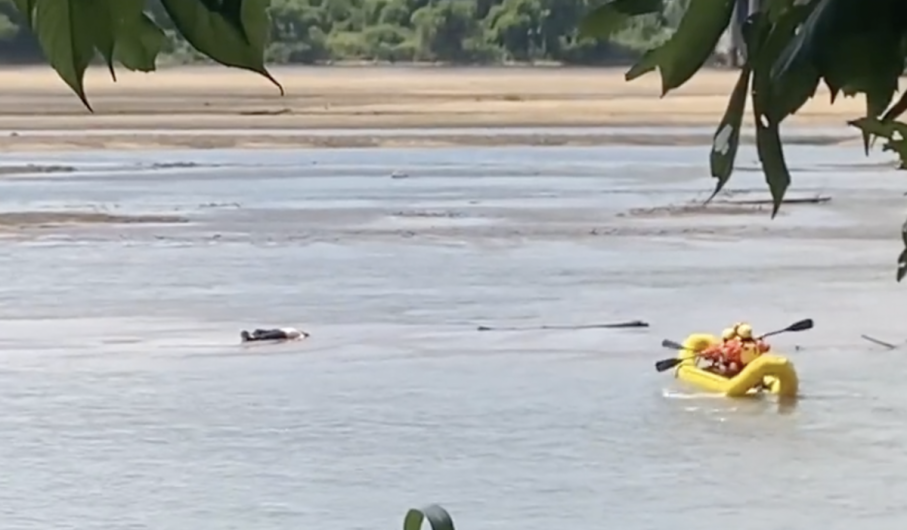 La sorpresa de unos bomberos al acudir al rescate de un cuerpo en un río