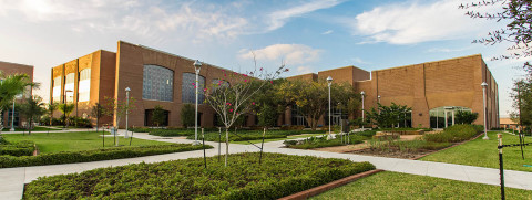 Facultad de medicina de UTRGV celebrará graduación de manera virtual 