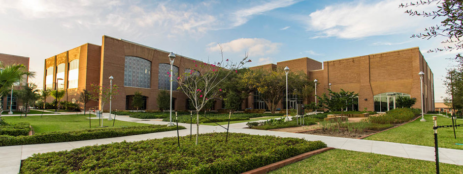 Facultad de medicina de UTRGV celebrará graduación de manera virtual 