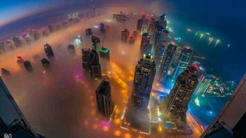 Los rascacielos sobre las nubes de Dubái