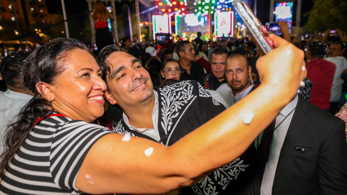 Dio Carlos Peña Ortiz Grito de la Independencia de México con mas de 20 Mil asistentes