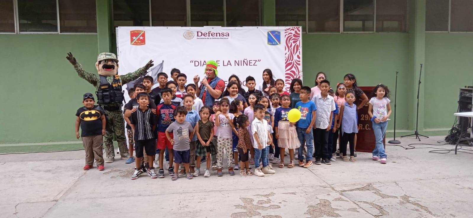 Tienen festejo muy militar