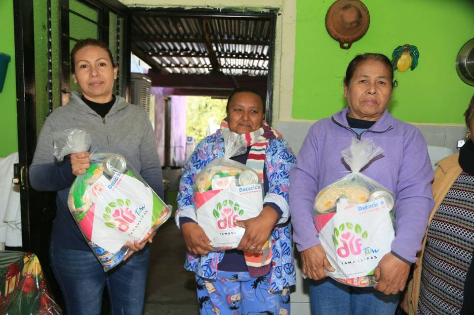 Entrega DIF Tamaulipas despensas y cobertores