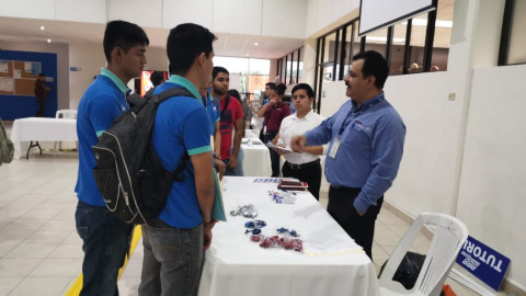 Busca Institución Profesional, promover a sus alumnos en el campo laboral