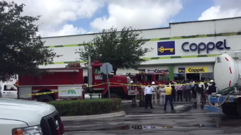 Controlan incendio en Plaza Periférico