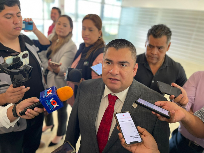 Diputados deben contar con carrera universitaria: Isidro Vargas