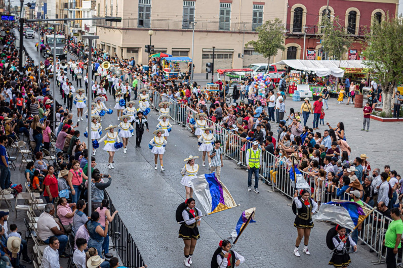 Organizan desfile Internacional y saludo binacional en el marco de las fiestas mexicanas 2024  