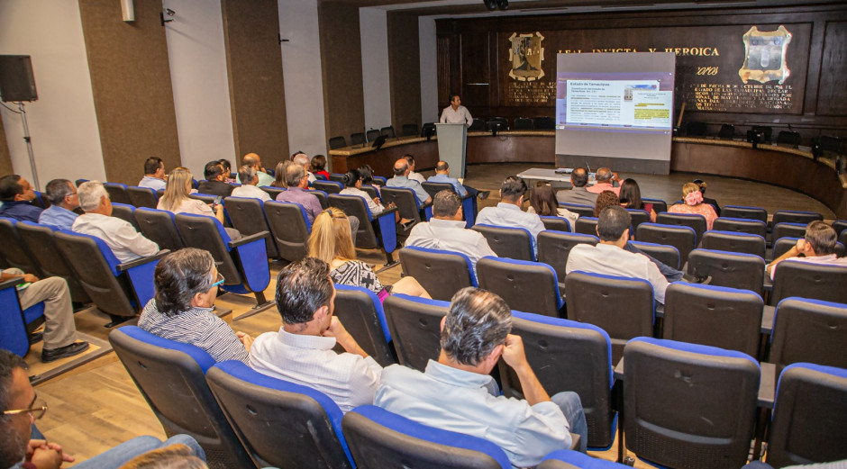  Capacita Comisión de Estudios Reglamentarios en el Cabildo de Matamoros, a servidores públicos