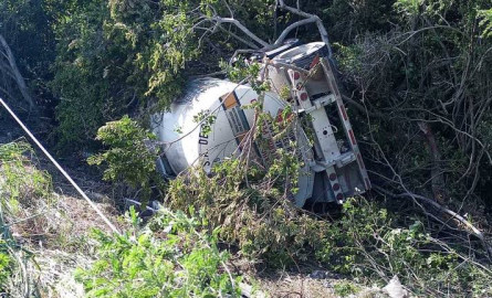 En Altamira, se vuelca pipa con 31 mil litros de gasolina