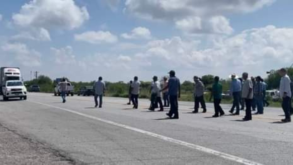 Vuelven los bloqueos de sorgueros en la carretera Matamoros-Victoria