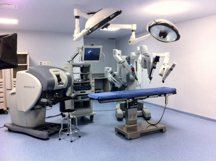 Cirujanos de Valle del Río Grande utilizan robots para limitar contacto con pacientes 