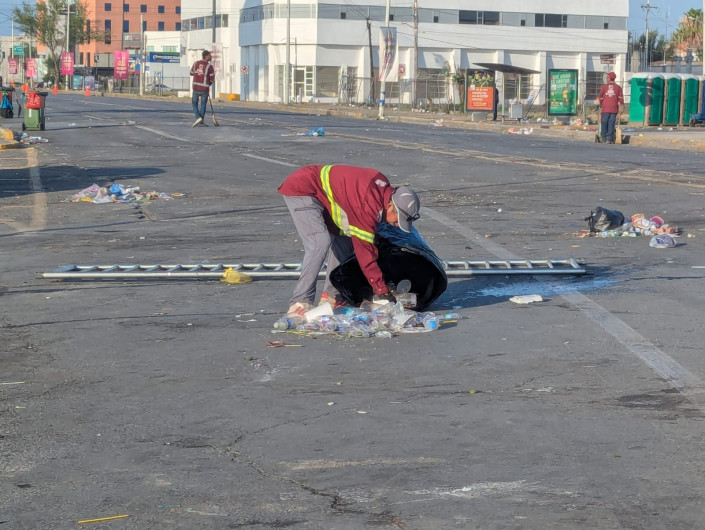 Cuadrillas de Servicios Públicos Primarios limpian calles tras festejo por el 177 aniversario