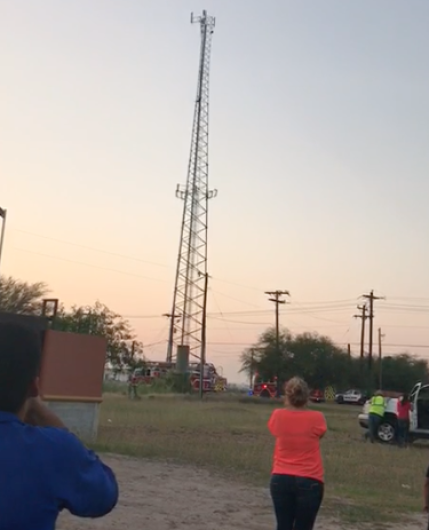 Hombre se avienta de torre telefónica en Pharr 