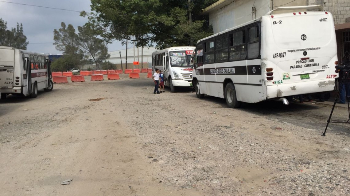 Chóferes se manifiestan, por cobros excesivos de los concesionarios